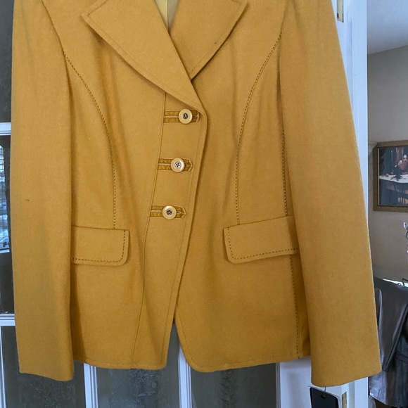 Mustard colour jacket - Picture 2 of 3